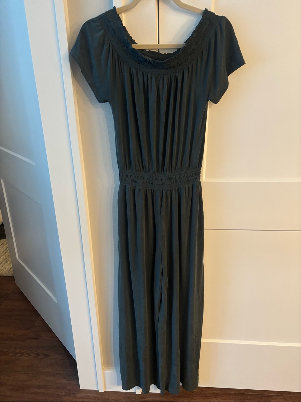 Simple Scoop-Neck Jumpsuit in Dark Green